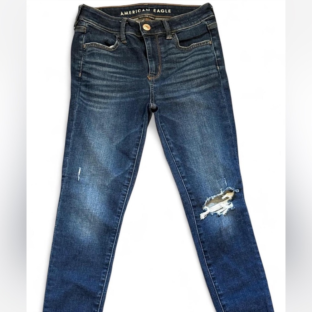 American‎ Eagle Women’s Size 4 Short Skinny Distressed Blue Jeans